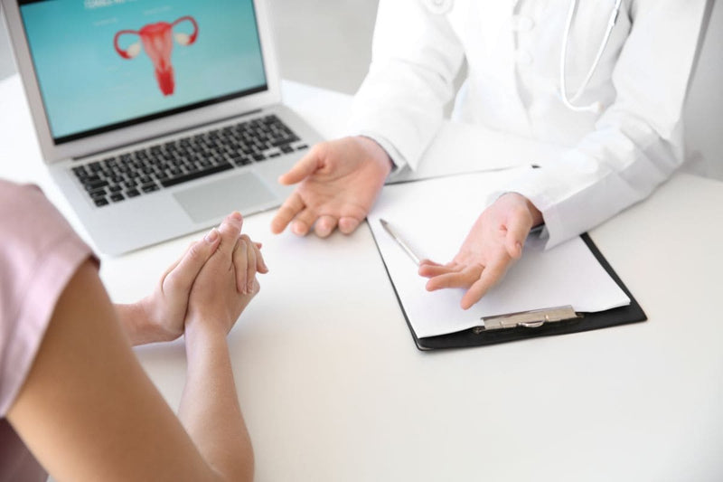 Mulher em uma consulta medica